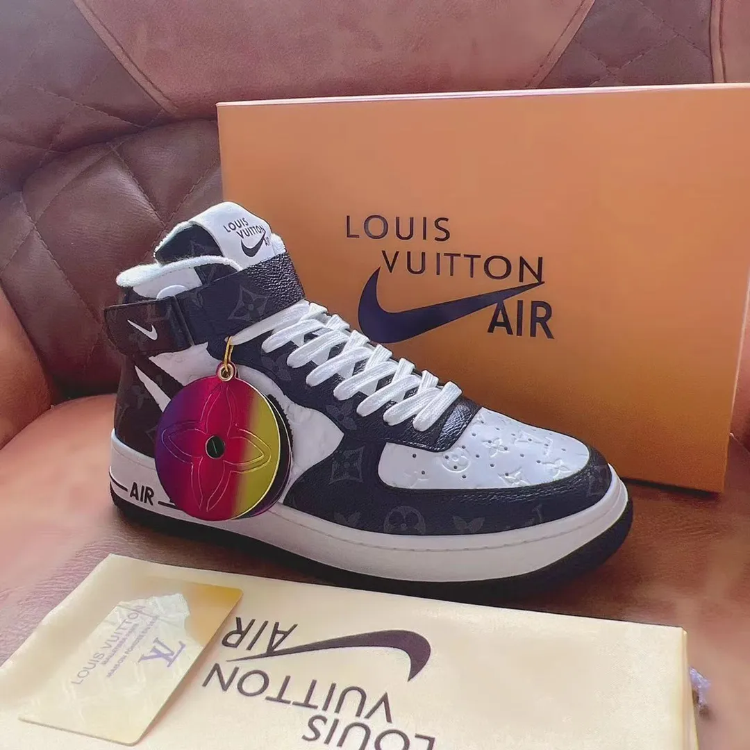 P480 Loui* Vuitto* x OFF-WHITE x Nike three-party collaboration! Trendy and cool men's high-top casual sports shoes with unrivaled color matching. The design idea basically continues the style of THE TEN. The Swoosh line and tongue label have a very familiar visual effect and are both fashionable and trendy! A must-have for fashionistas! The effect on your feet is absolutely stunning! Size: 38-45